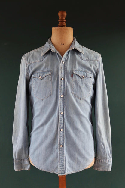 Vintage Levis denim shirt - Levi Strauss red tab - pale blue chambray - cowboy western - 41" chest