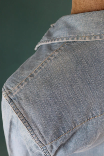 Vintage Levis denim shirt - Levi Strauss red tab - pale blue chambray - cowboy western - 41" chest