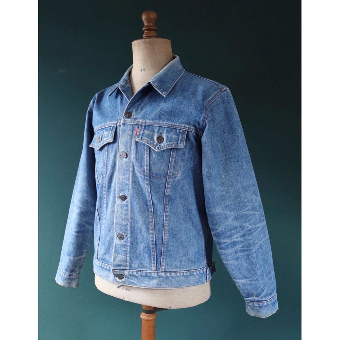 Vintage 1970s Levis denim jacket - whisker fades - 43” chest