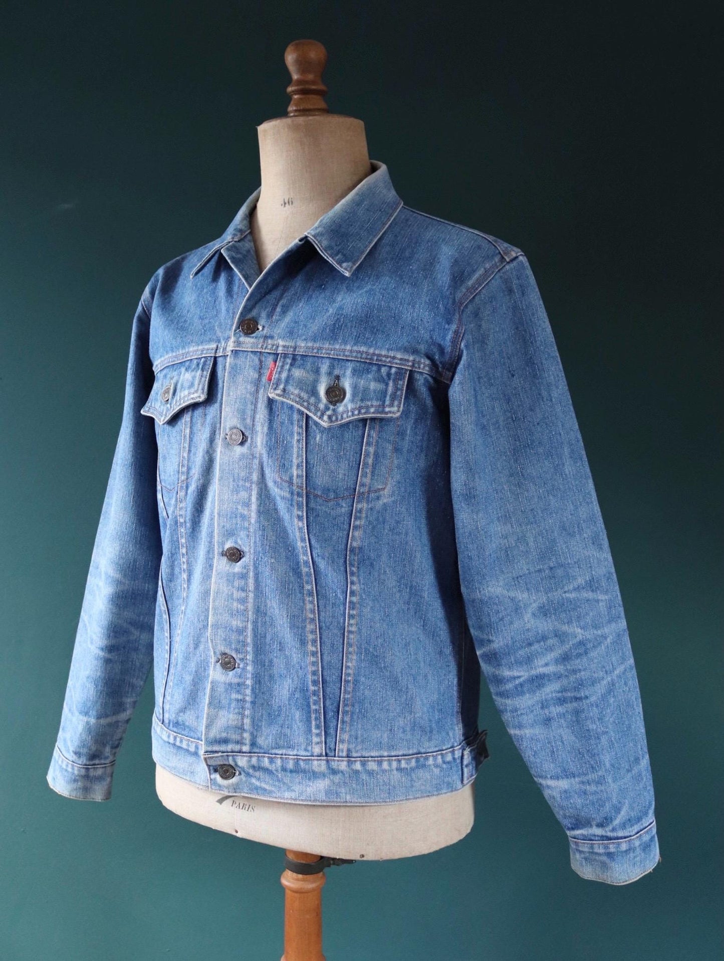 Vintage 1970s Levis denim jacket - whisker fades - 43” chest