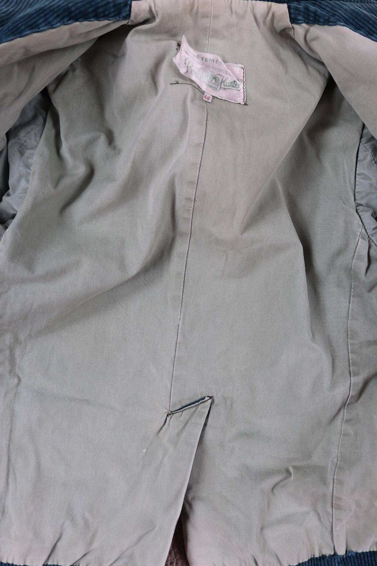 Vintage French workwear jacket - green corduroy - gamekeeper chore coat - 42” chest