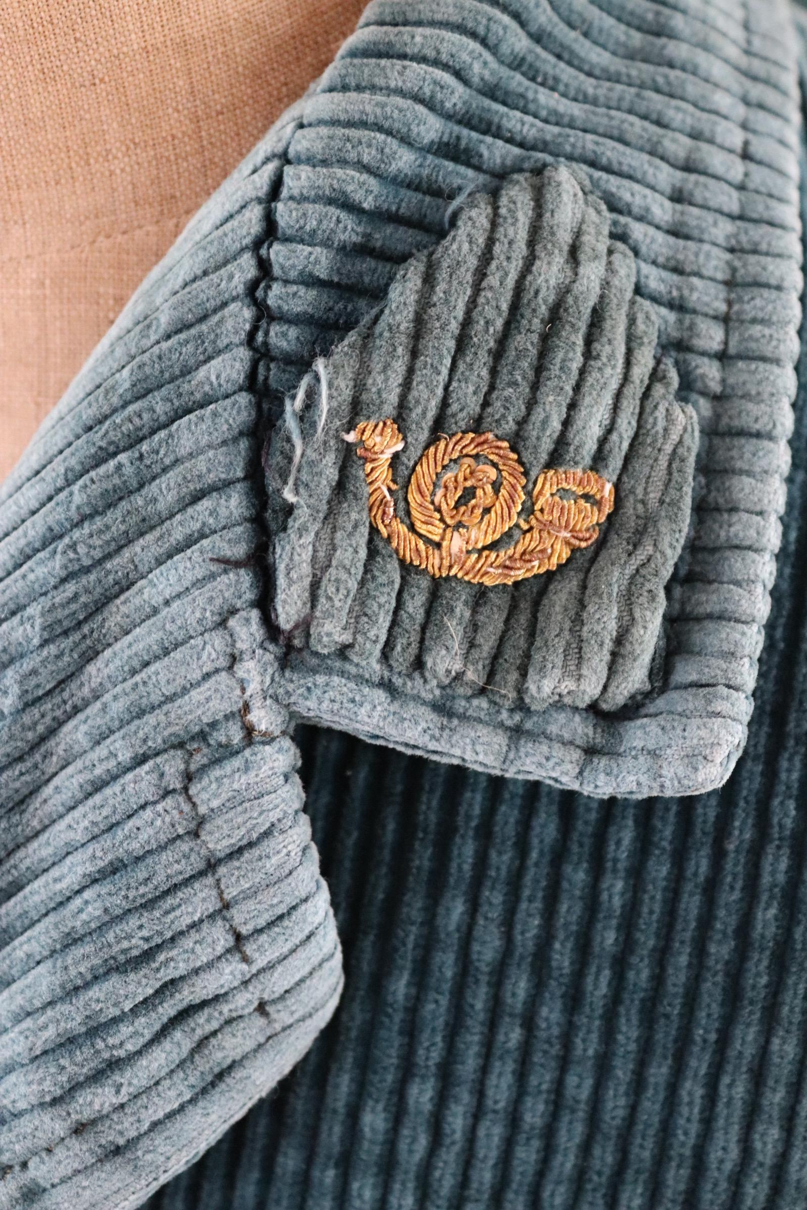 Vintage French workwear jacket - green corduroy - gamekeeper chore coat - 42” chest