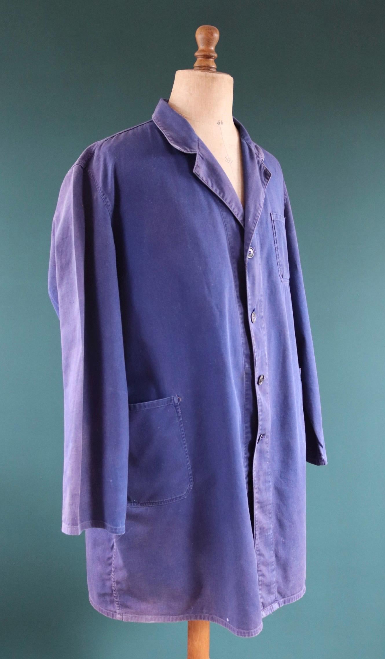 Vintage 1970s French chore coat - faded workwear jacket - 54” chest
