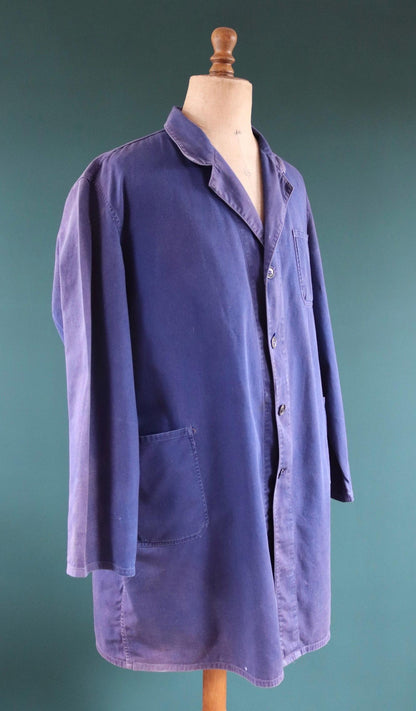 Vintage 1970s French chore coat - faded workwear jacket - 54” chest