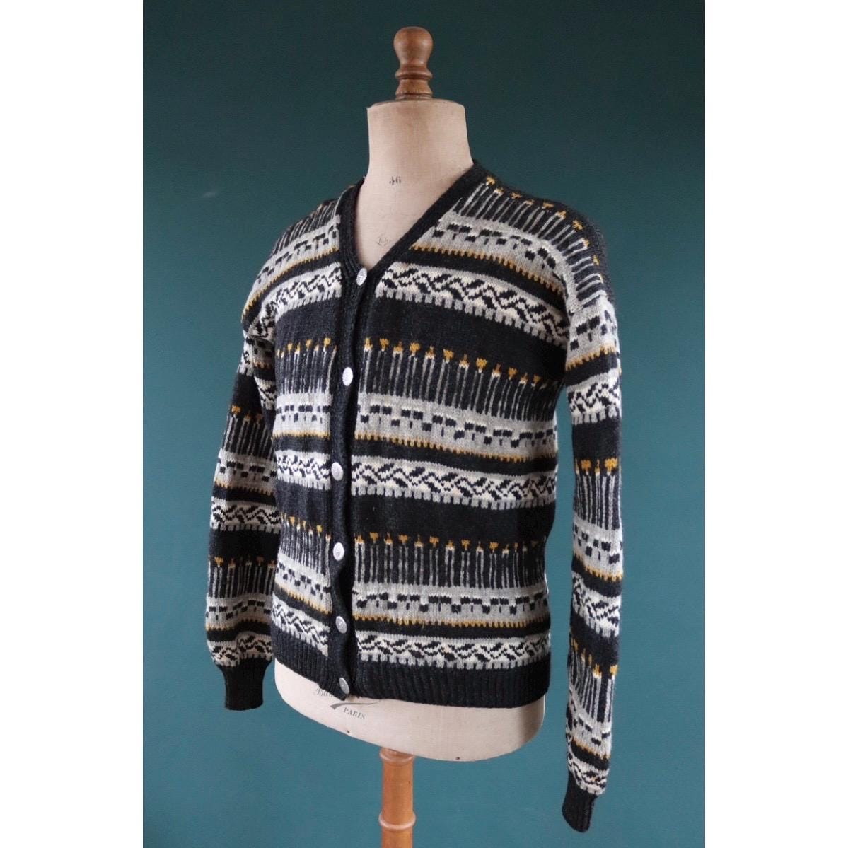 Vintage 1970s Norwegian hand knitted wool cardigan - Scandi sweater - 40" chest