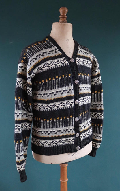 Vintage 1970s Norwegian hand knitted wool cardigan - Scandi sweater - 40" chest