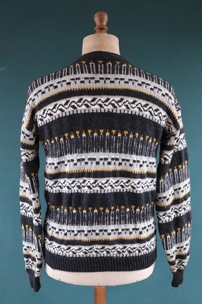 Vintage 1970s Norwegian hand knitted wool cardigan - Scandi sweater - 40" chest