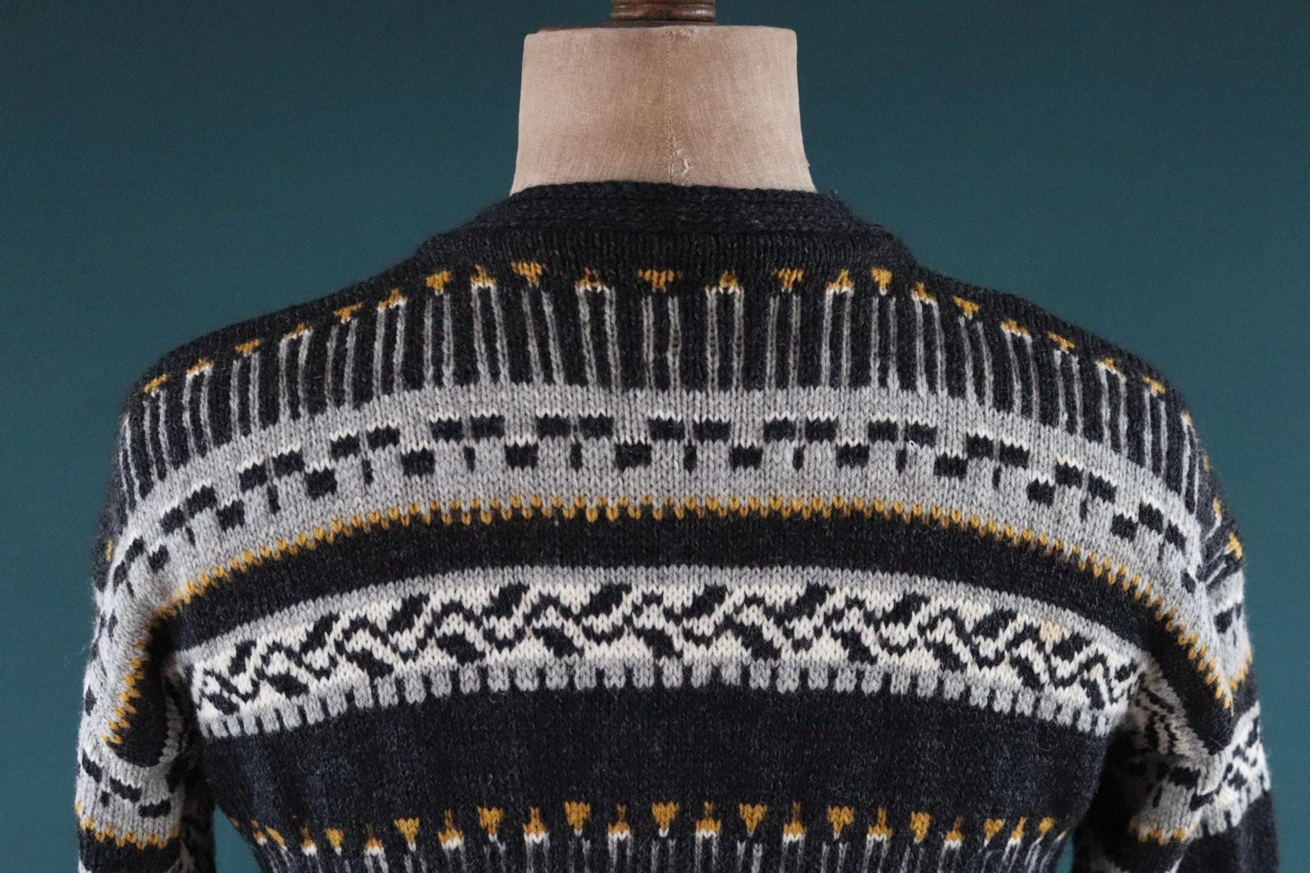 Vintage 1970s Norwegian hand knitted wool cardigan - Scandi sweater - 40" chest