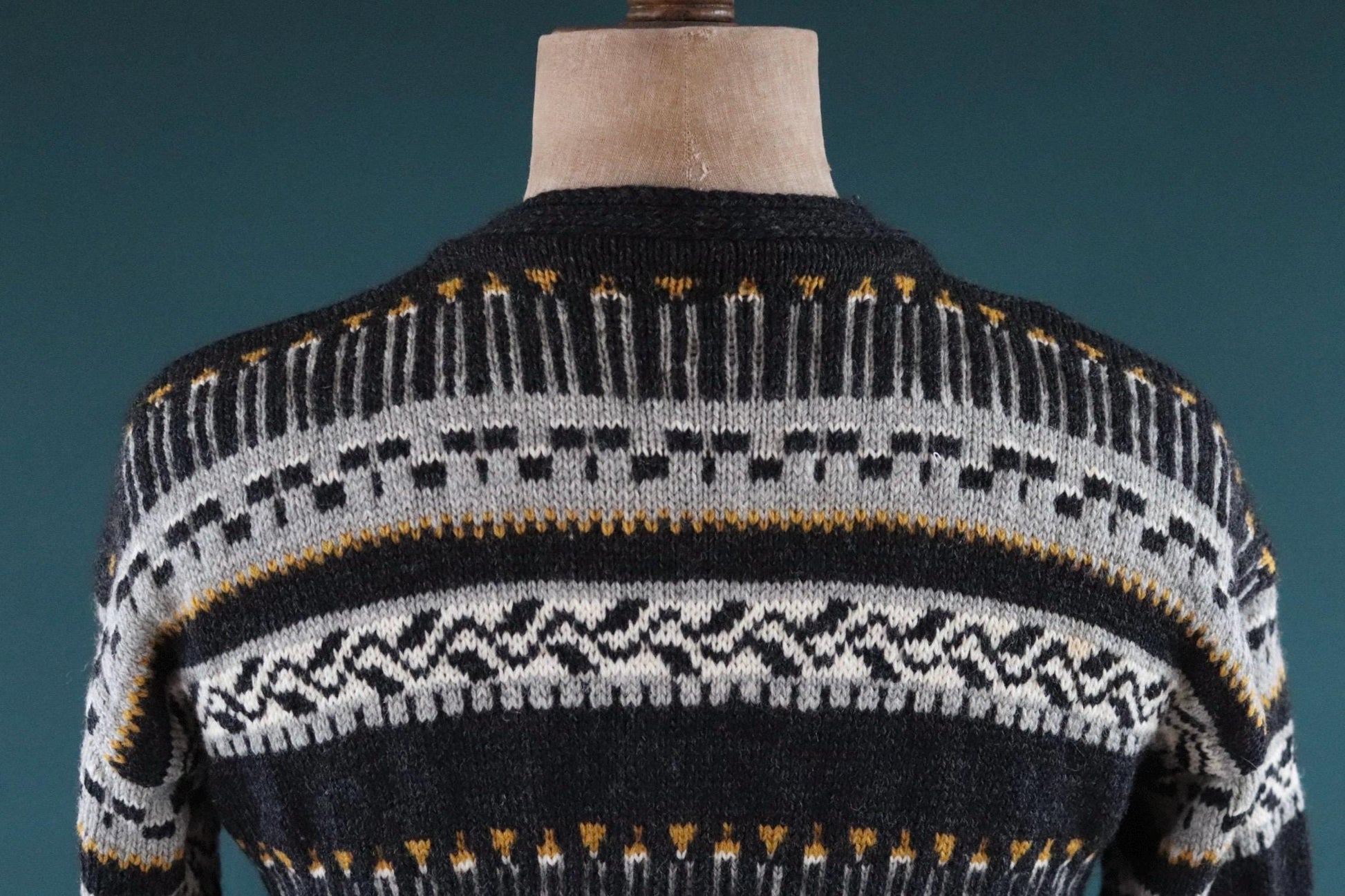 Vintage 1970s Norwegian hand knitted wool cardigan - Scandi sweater - 40" chest