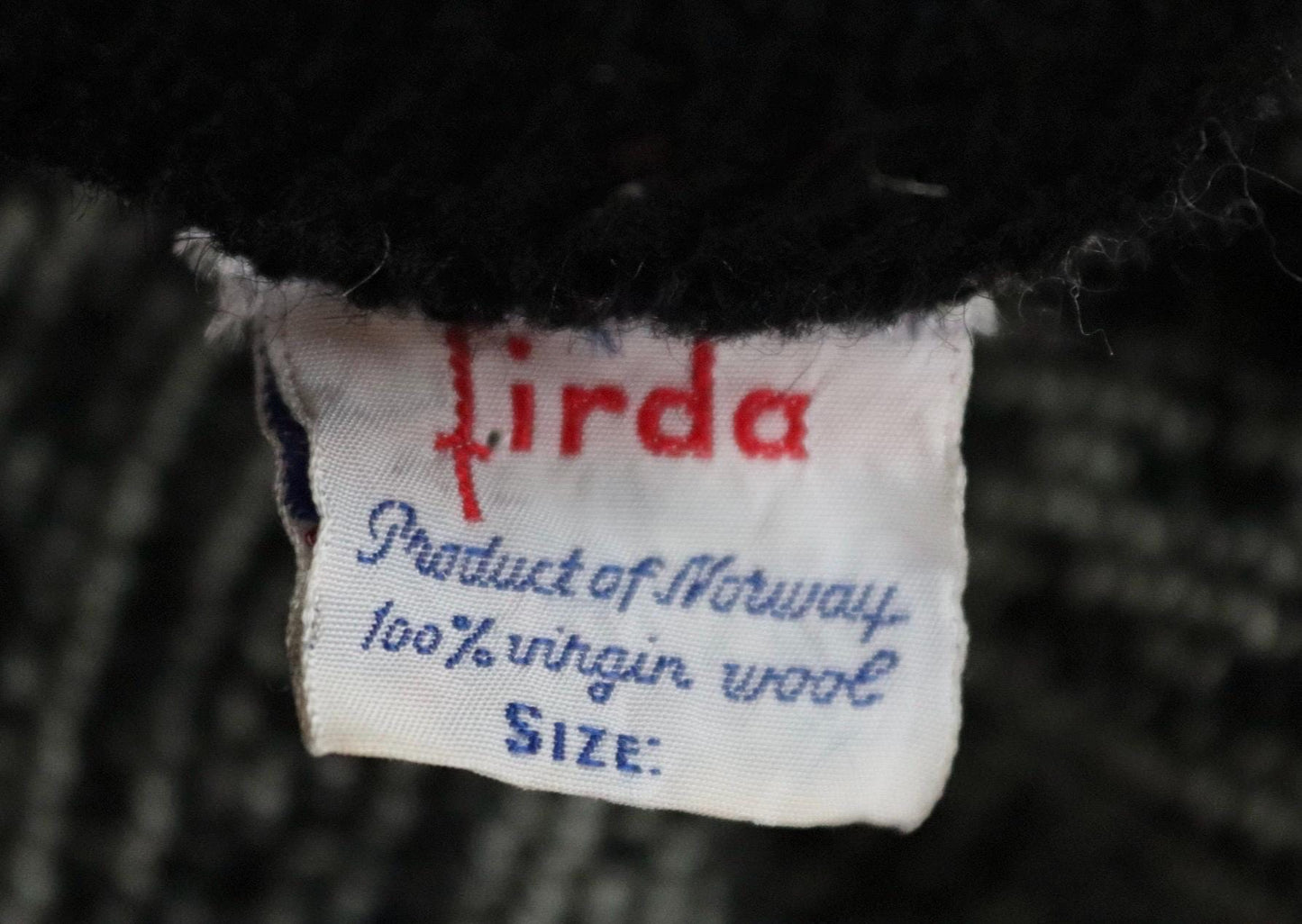 Vintage 1970s Norwegian knitted wool cardigan - Scandi sweater - 46" chest