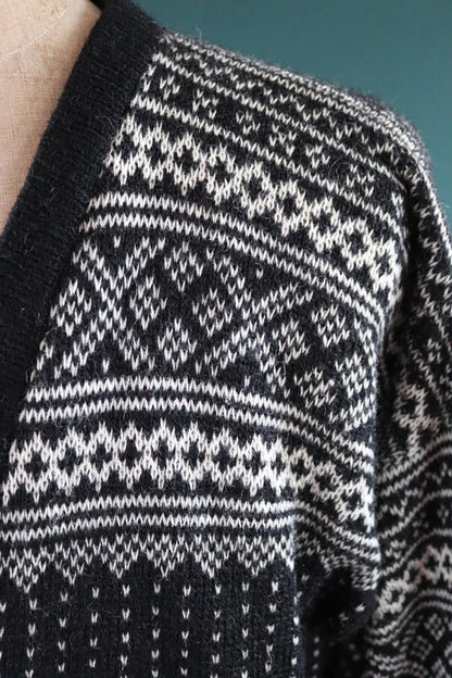 Vintage 1970s Norwegian knitted wool cardigan - Scandi sweater - 46" chest
