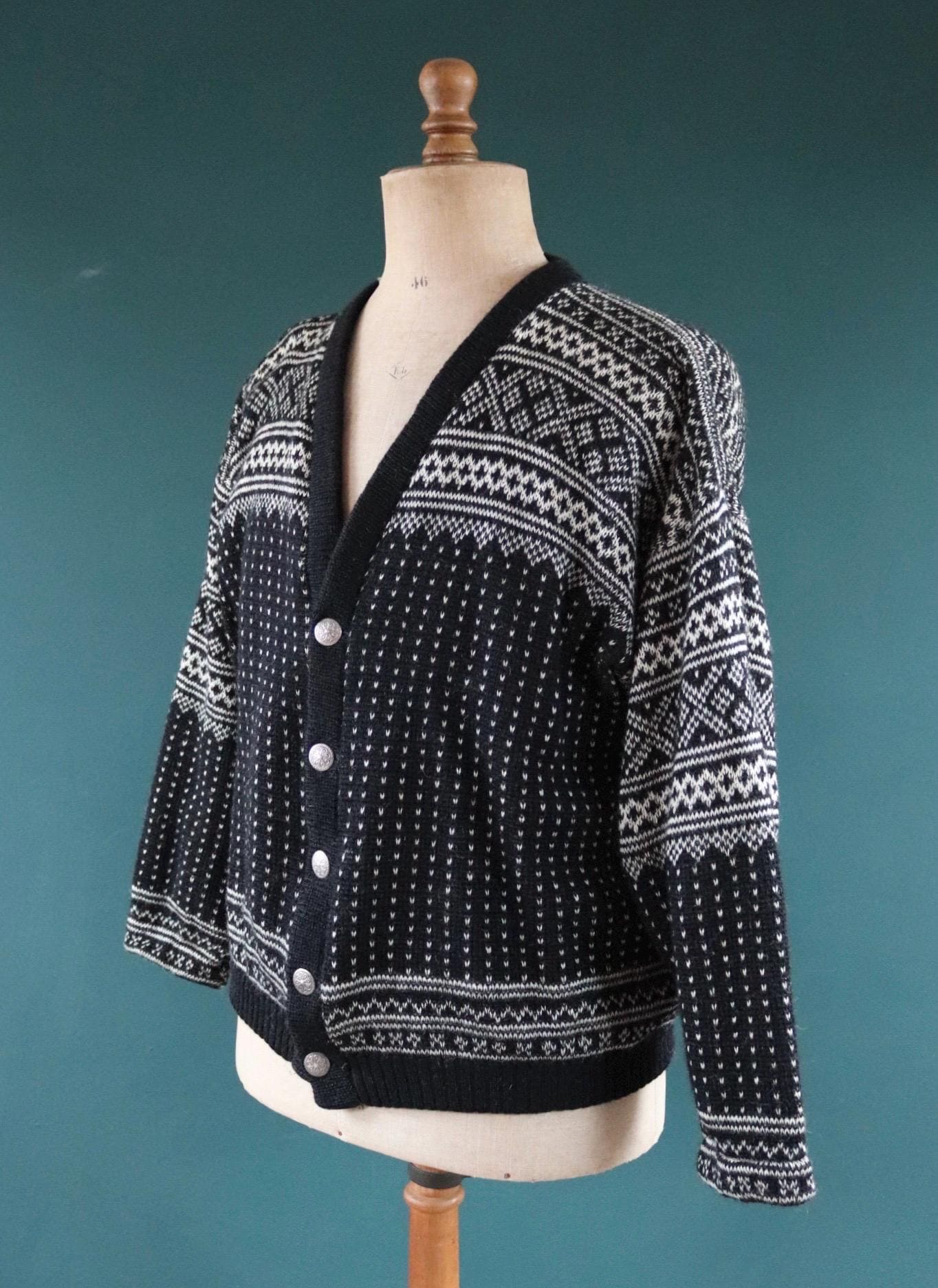 Vintage 1970s Norwegian knitted wool cardigan - Scandi sweater - 46" chest