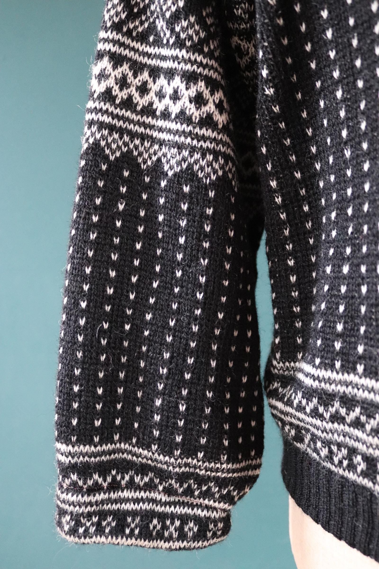 Vintage 1970s Norwegian knitted wool cardigan - Scandi sweater - 46" chest