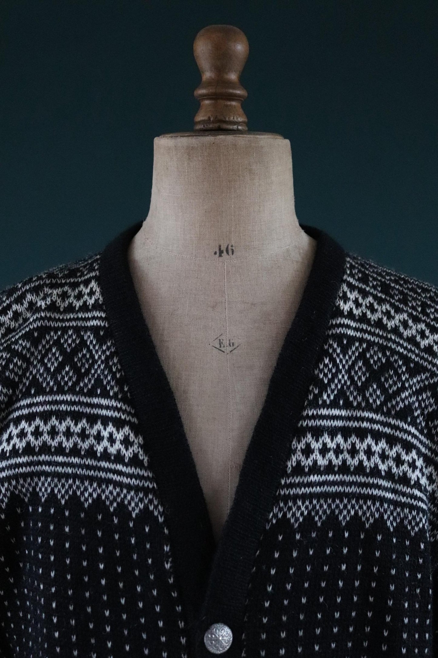 Vintage 1970s Norwegian knitted wool cardigan - Scandi sweater - 46" chest