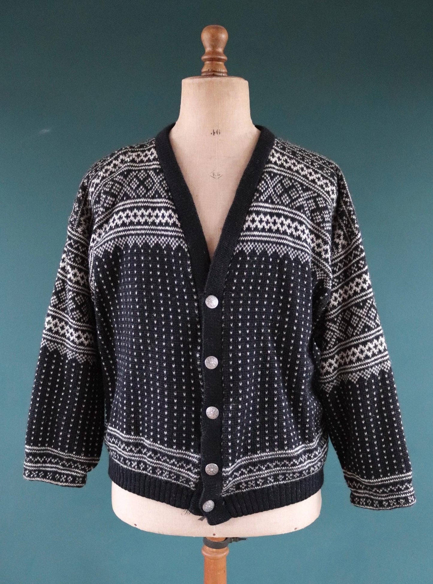 Vintage 1970s Norwegian knitted wool cardigan - Scandi sweater - 46" chest