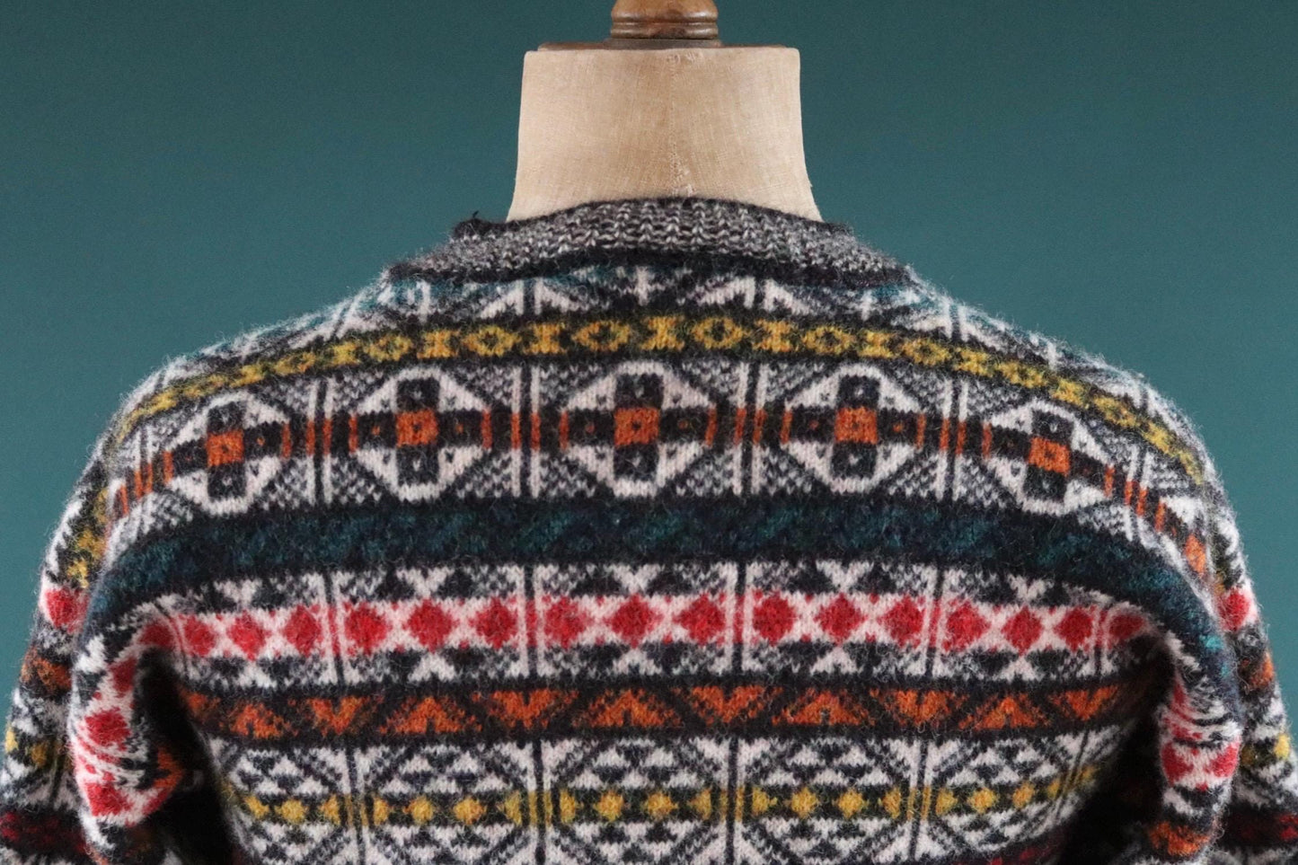 Vintage 1980s Scottish knitted wool jumper - traditional knitwear - 40” chest
