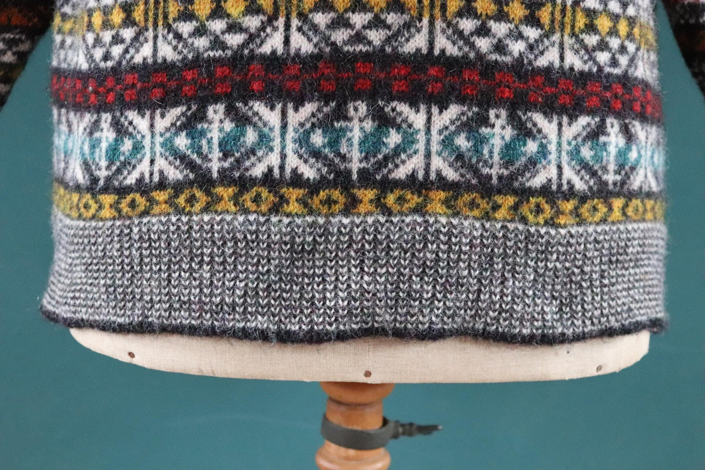 Vintage 1980s Scottish knitted wool jumper - traditional knitwear - 40” chest