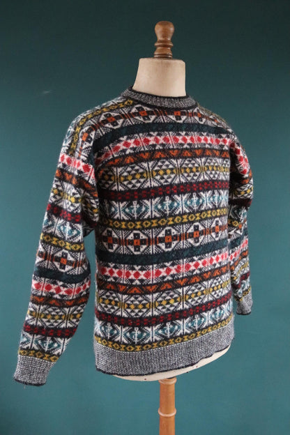 Vintage 1980s Scottish knitted wool jumper - traditional knitwear - 40” chest