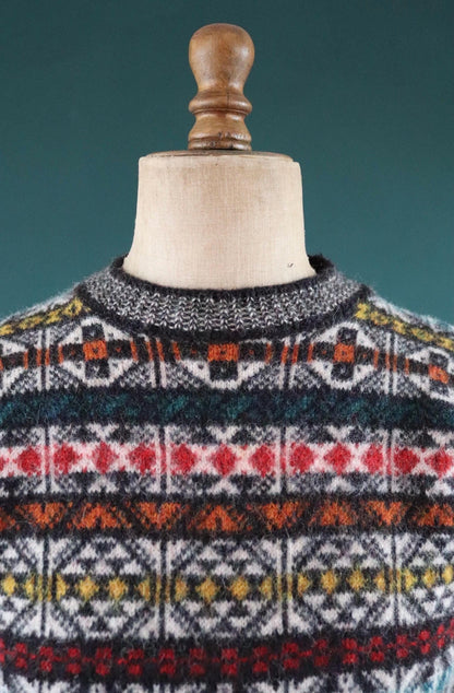 Vintage 1980s Scottish knitted wool jumper - traditional knitwear - 40” chest