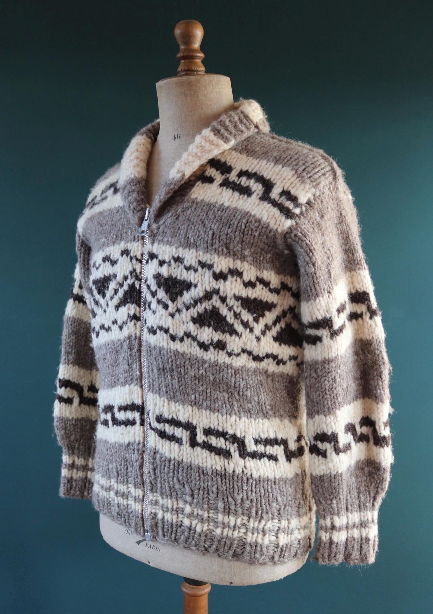 Vintage 1980s Cowichan wool cardigan - hand knitted - chunky winter sweater - 41" chest