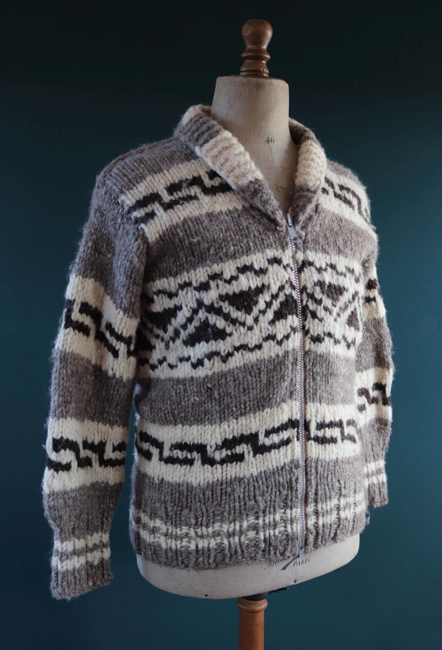 Vintage 1980s Cowichan wool cardigan - hand knitted - chunky winter sweater - 41" chest