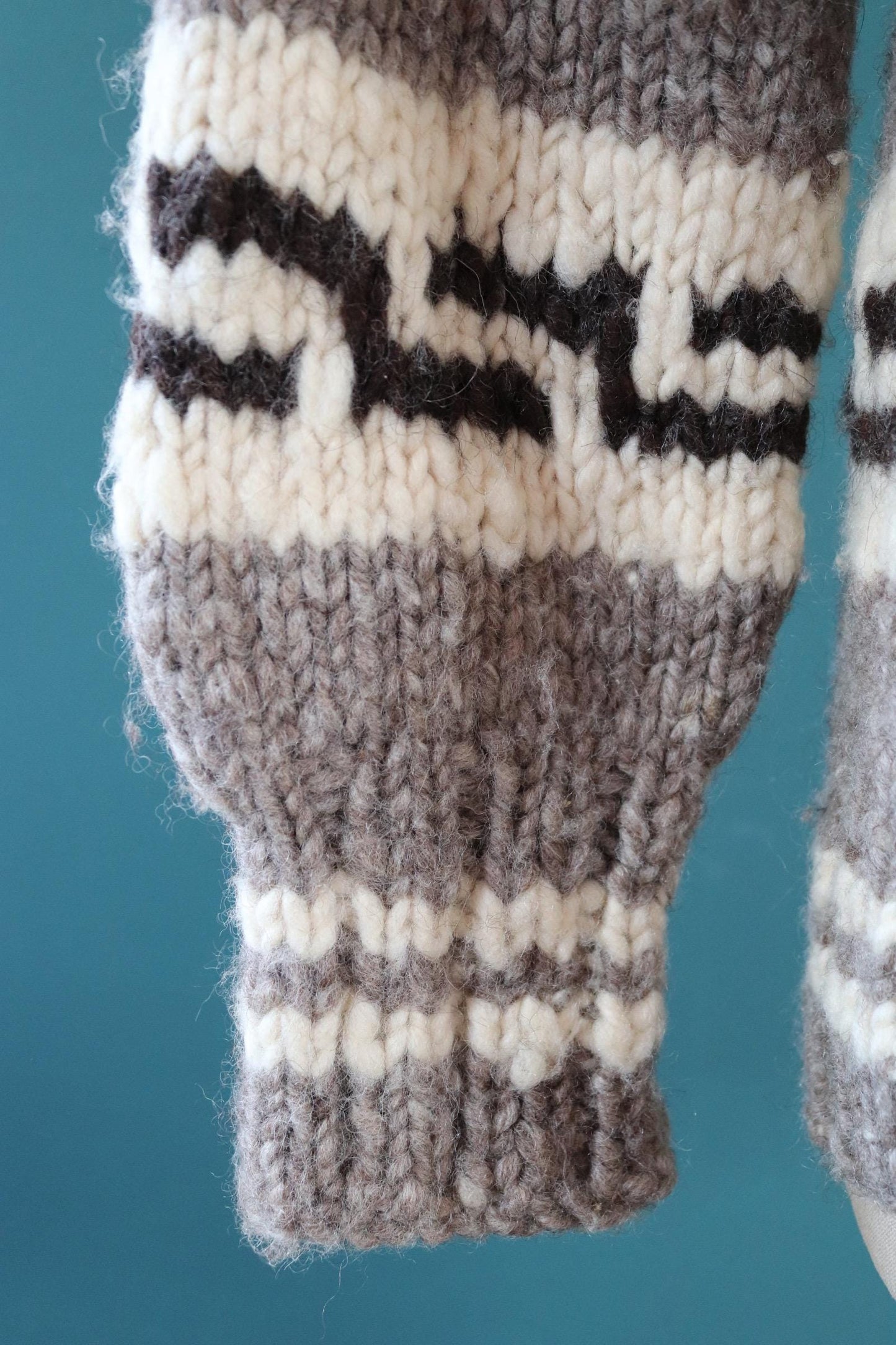 Vintage 1980s Cowichan wool cardigan - hand knitted - chunky winter sweater - 41" chest