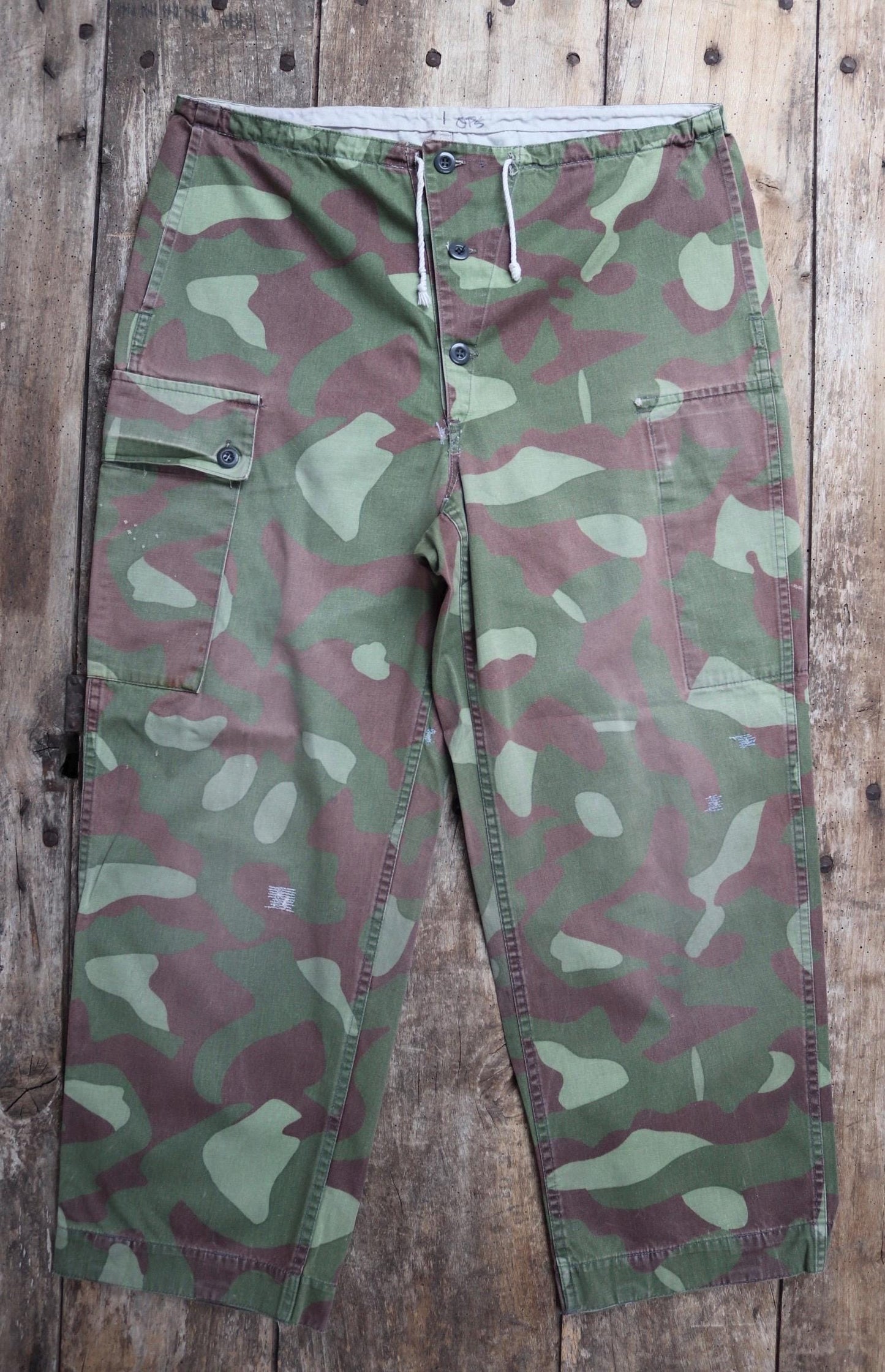 Vintage 1980s Finnish M62 camo trousers - reversible drawstring pants - 36” x 27”