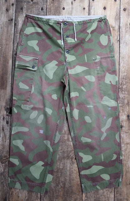 Vintage 1980s Finnish M62 camo trousers - reversible drawstring pants - 36” x 27”