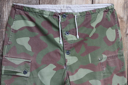 Vintage 1980s Finnish M62 camo trousers - reversible drawstring pants - 36” x 27”