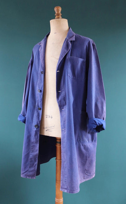 Vintage 1970s French chore coat - faded workwear jacket - 54” chest