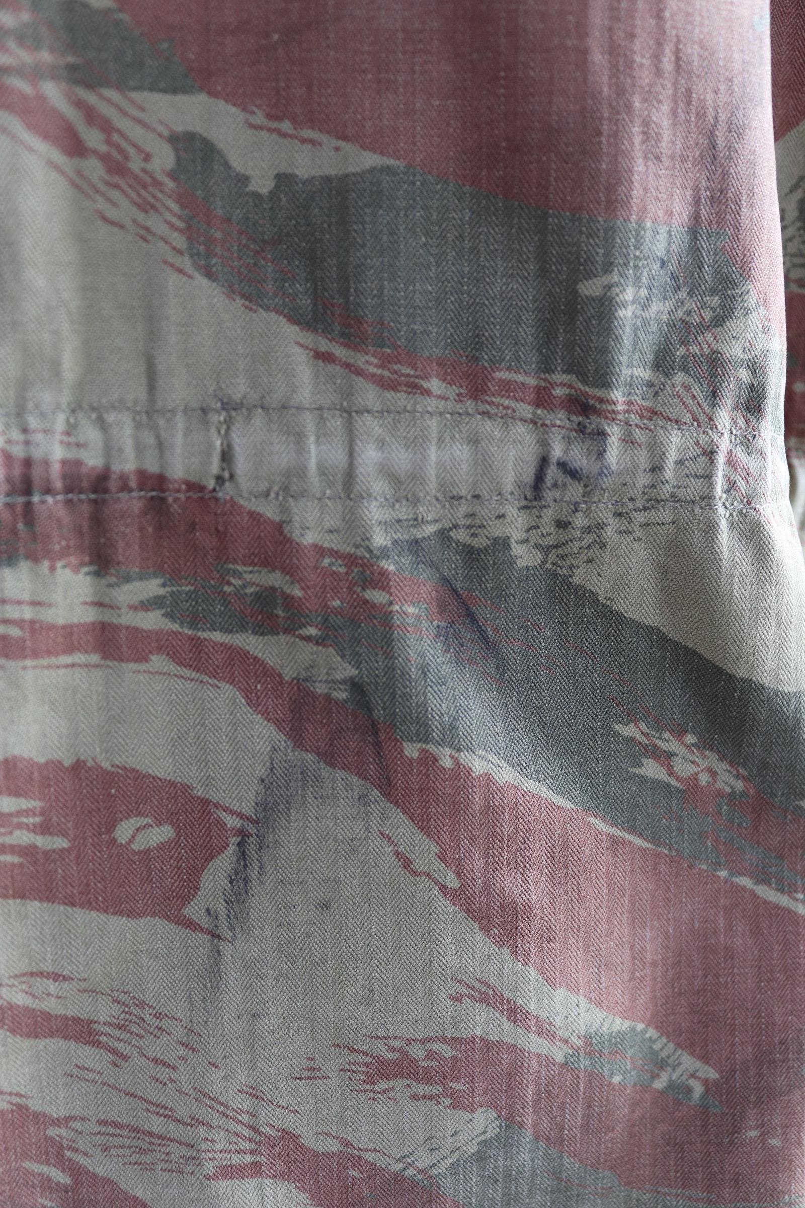 Vintage 1960s French lizard camo jacket - herringbone cotton - military workwear - 50" chest