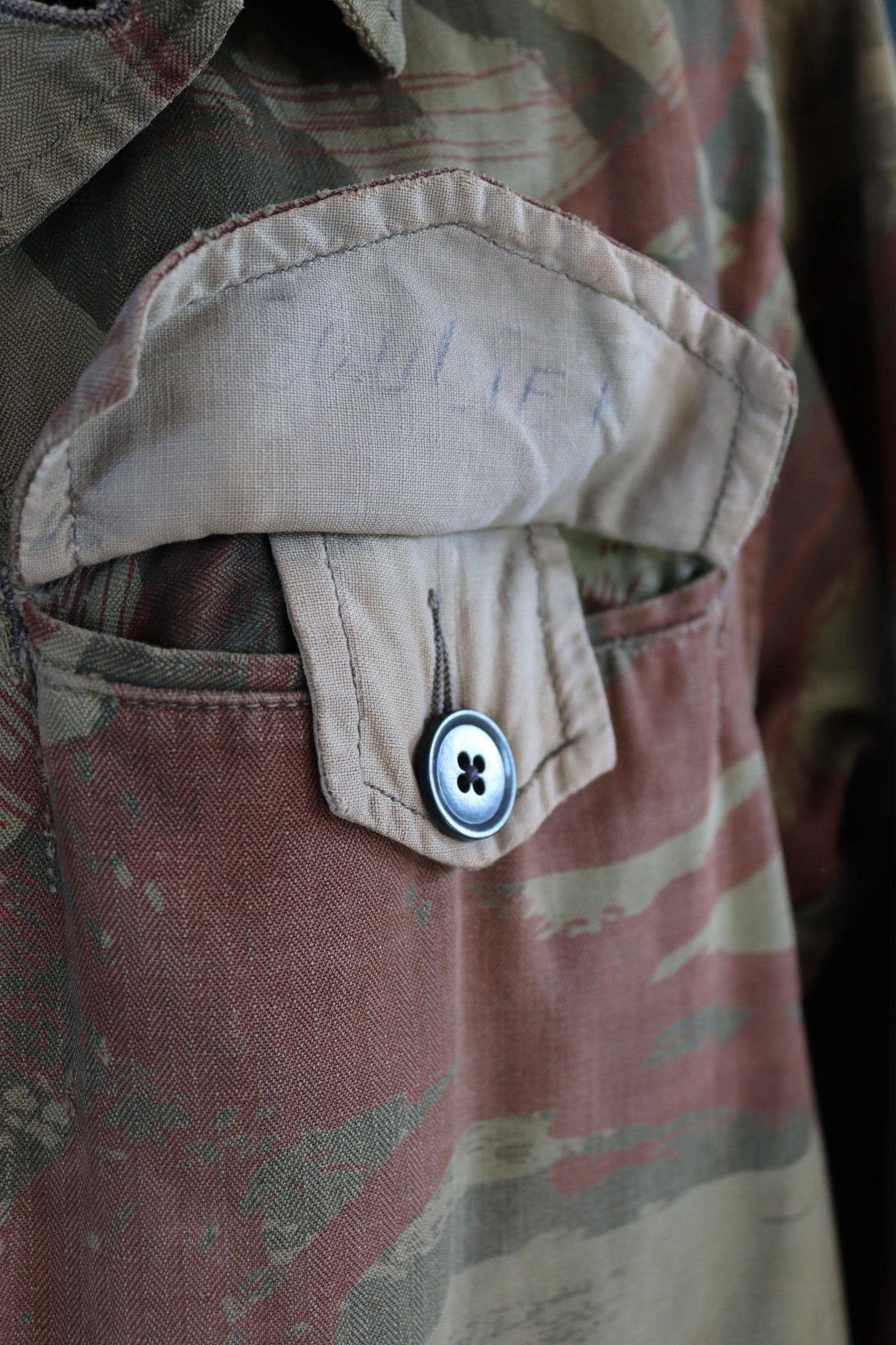 Vintage 1960s French lizard camo jacket - herringbone cotton - military workwear - 50" chest