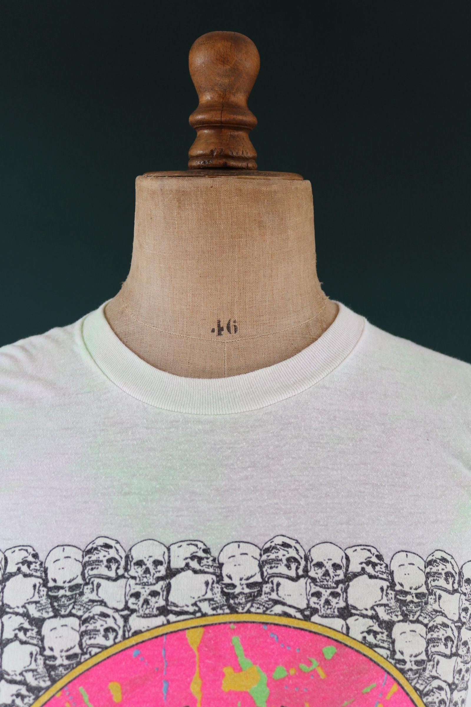 Vintage 1990s peace sign t shirt - tie dye skulls - Fun Wear - 34” chest