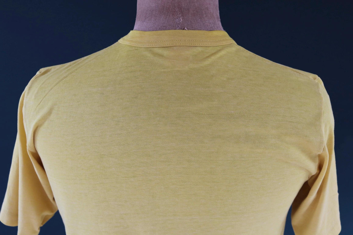 Vintage 1970s t shirt - single stitch - flock print - 39” chest