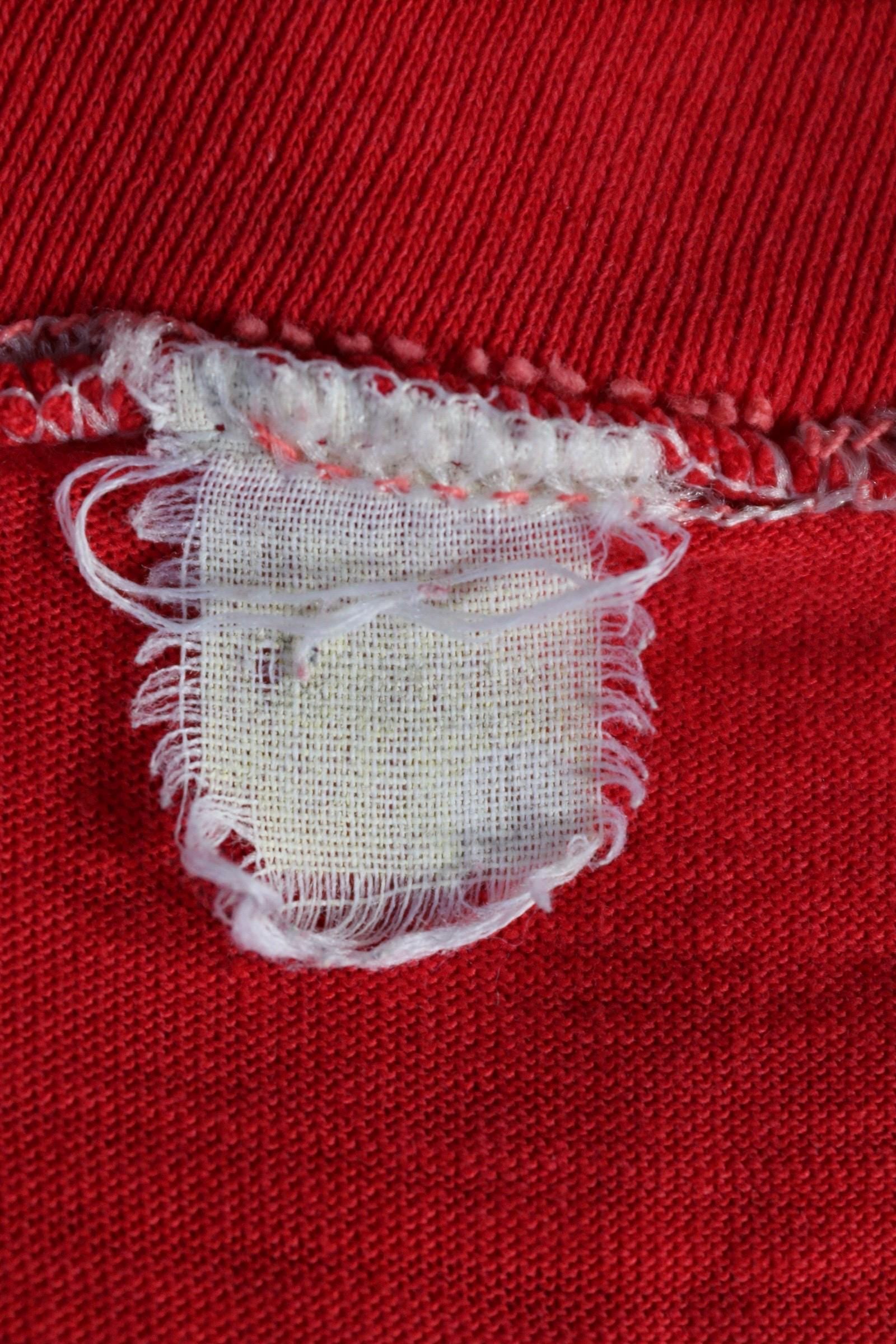 Vintage 1980s v neck t shirt - Arkansas Razorbacks - 38" chest