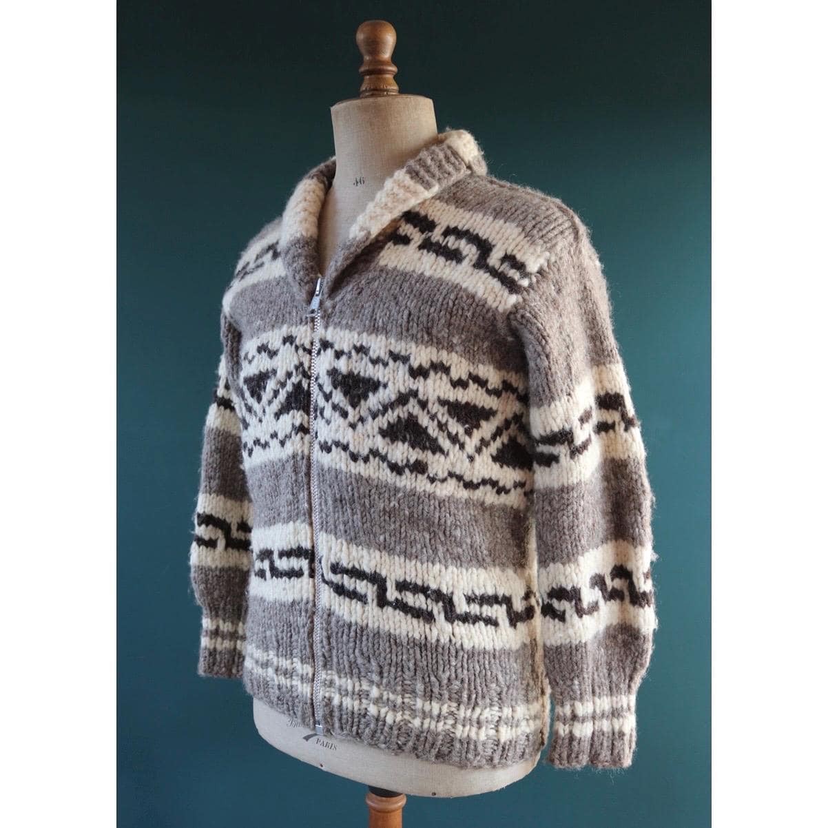 Vintage 1980s Cowichan wool cardigan - hand knitted - chunky winter sweater - 41" chest