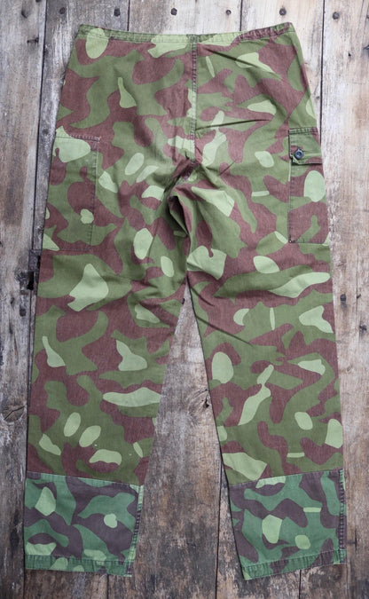 Vintage 1980s Finnish M62 camo trousers - reversible drawstring pants - 37” x 34”