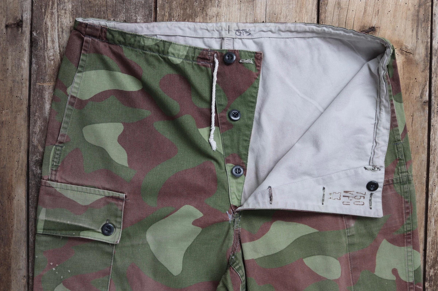 Vintage 1980s Finnish M62 camo trousers - reversible drawstring pants - 36” x 27”