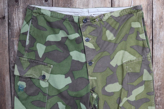 Vintage 1980s Finnish M62 camo trousers - reversible drawstring pants - 37” x 27”