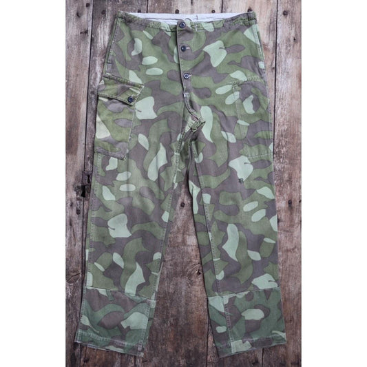 Vintage 1960s Finnish M62 camo trousers - windproof paratrooper pants - 36” x 33”