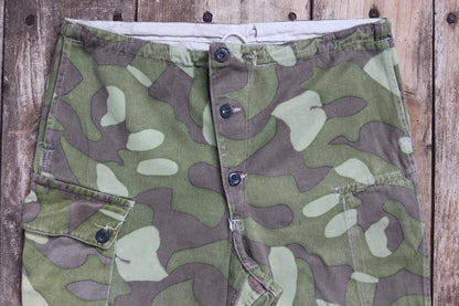 Vintage 1960s Finnish M62 camo trousers - windproof paratrooper pants - 36” x 33”