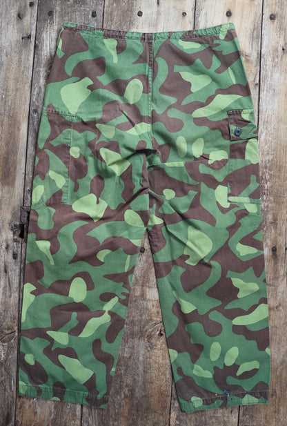 Vintage 1980s Finnish M62 camo trousers - windproof paratrooper pants - 37” x 27”