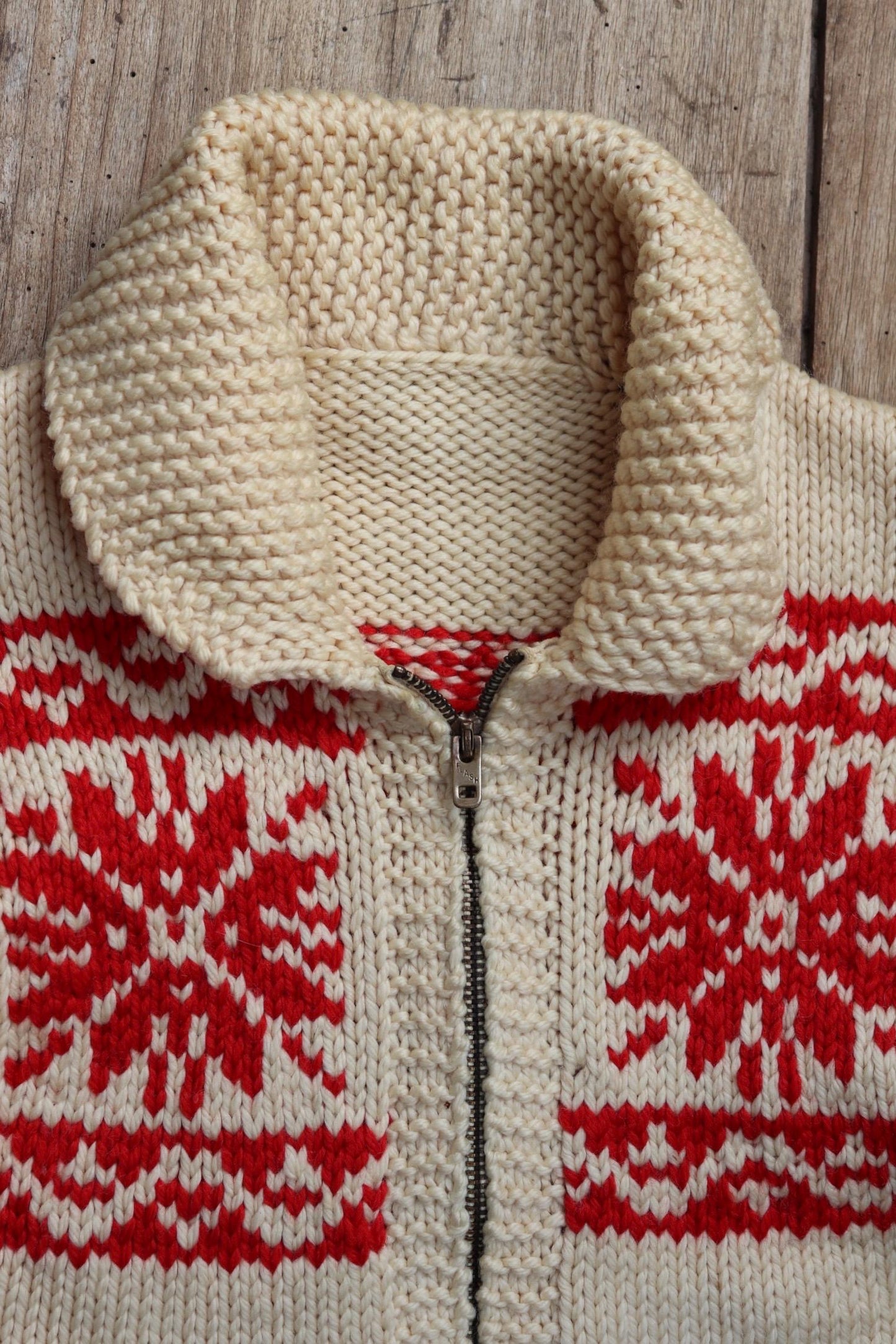 Vintage 1950s cowichan sweater - chunky wool cardigan - hand knitted jumper - snowflake design - 33” chest
