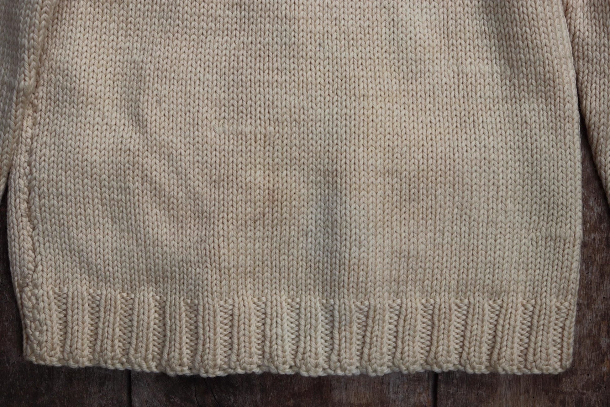 Vintage 1950s cowichan sweater - chunky wool cardigan - hand knitted jumper - snowflake design - 33” chest
