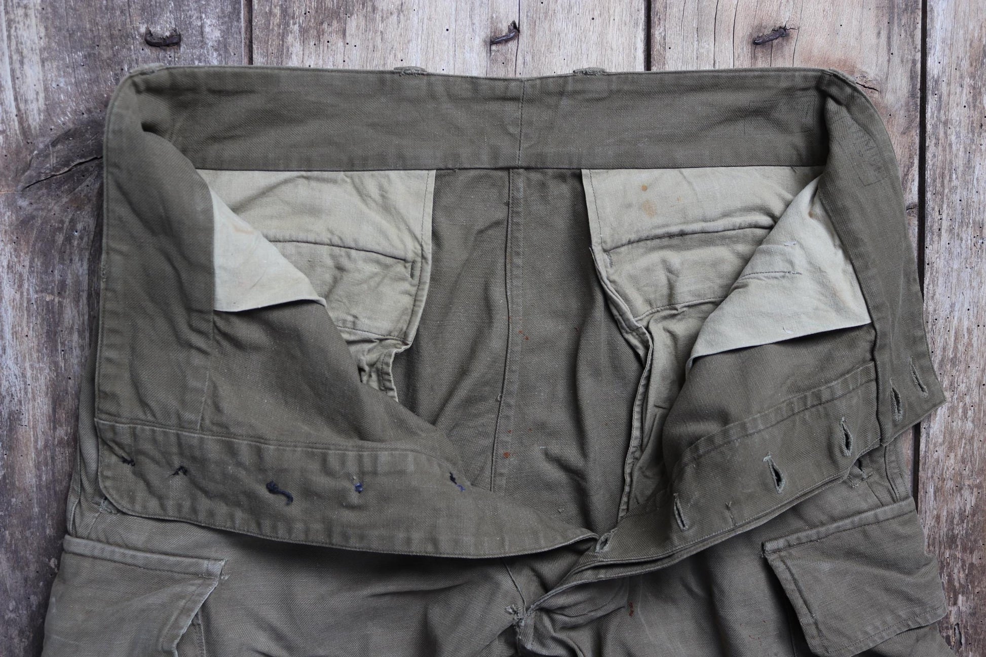 Vintage 1940s French M47 cargo pants - cotton workwear trousers - military utility - 32" x 26"