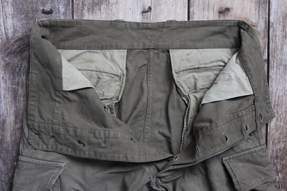 Vintage 1940s French M47 cargo pants - cotton workwear trousers - military utility - 32" x 26"