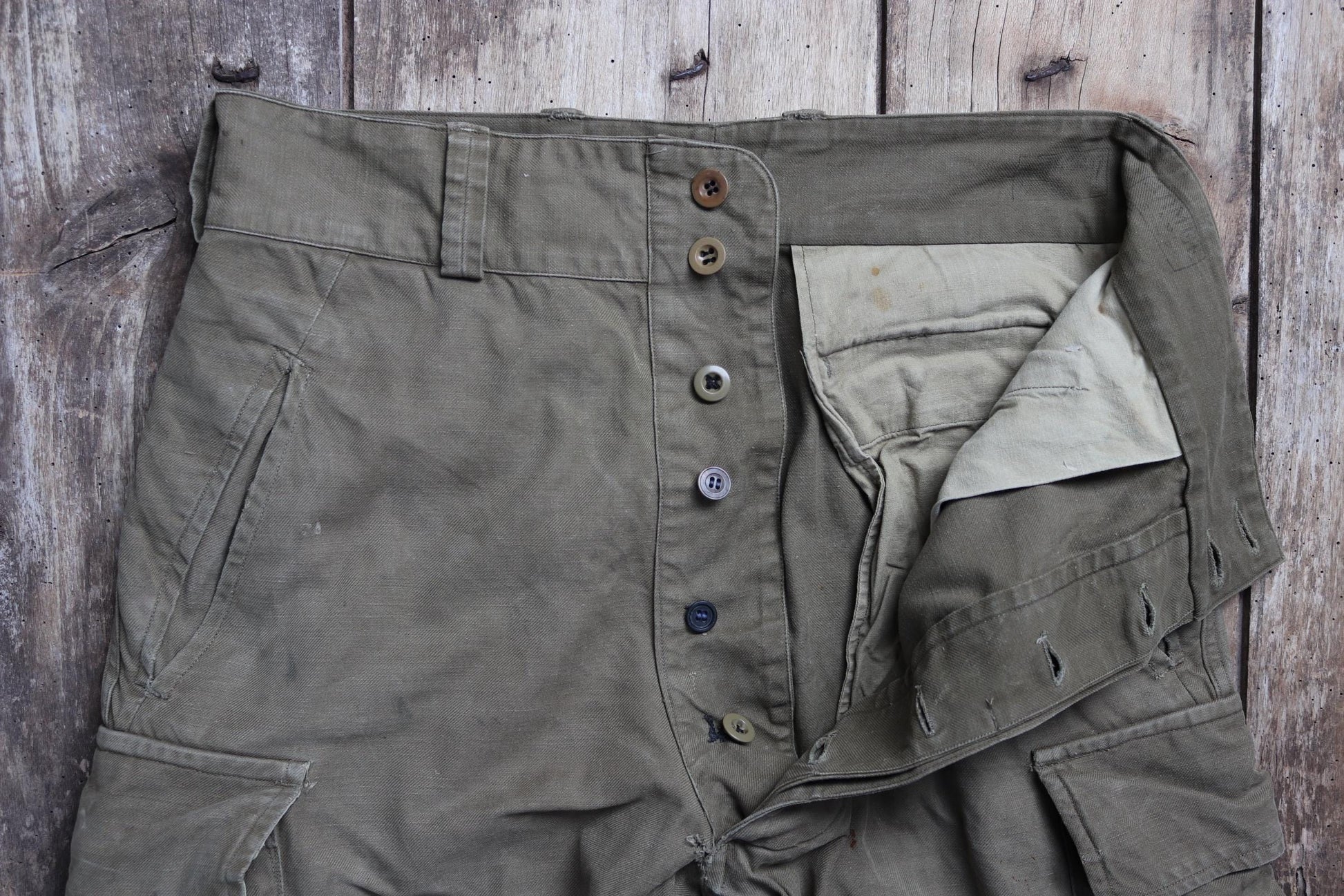 Vintage 1940s French M47 cargo pants - cotton workwear trousers - military utility - 32" x 26"