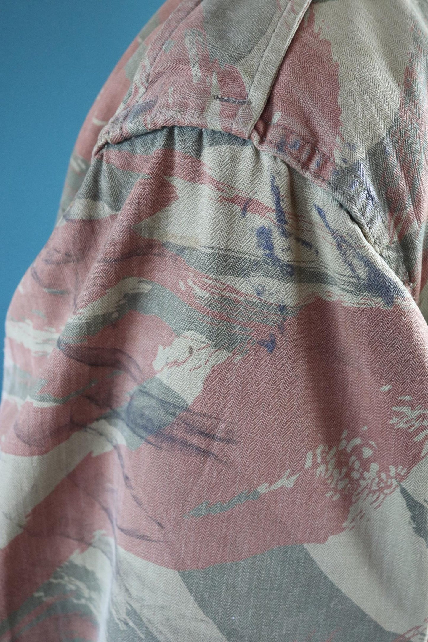 Vintage 1960s French lizard camo jacket - herringbone cotton - military workwear - 50" chest