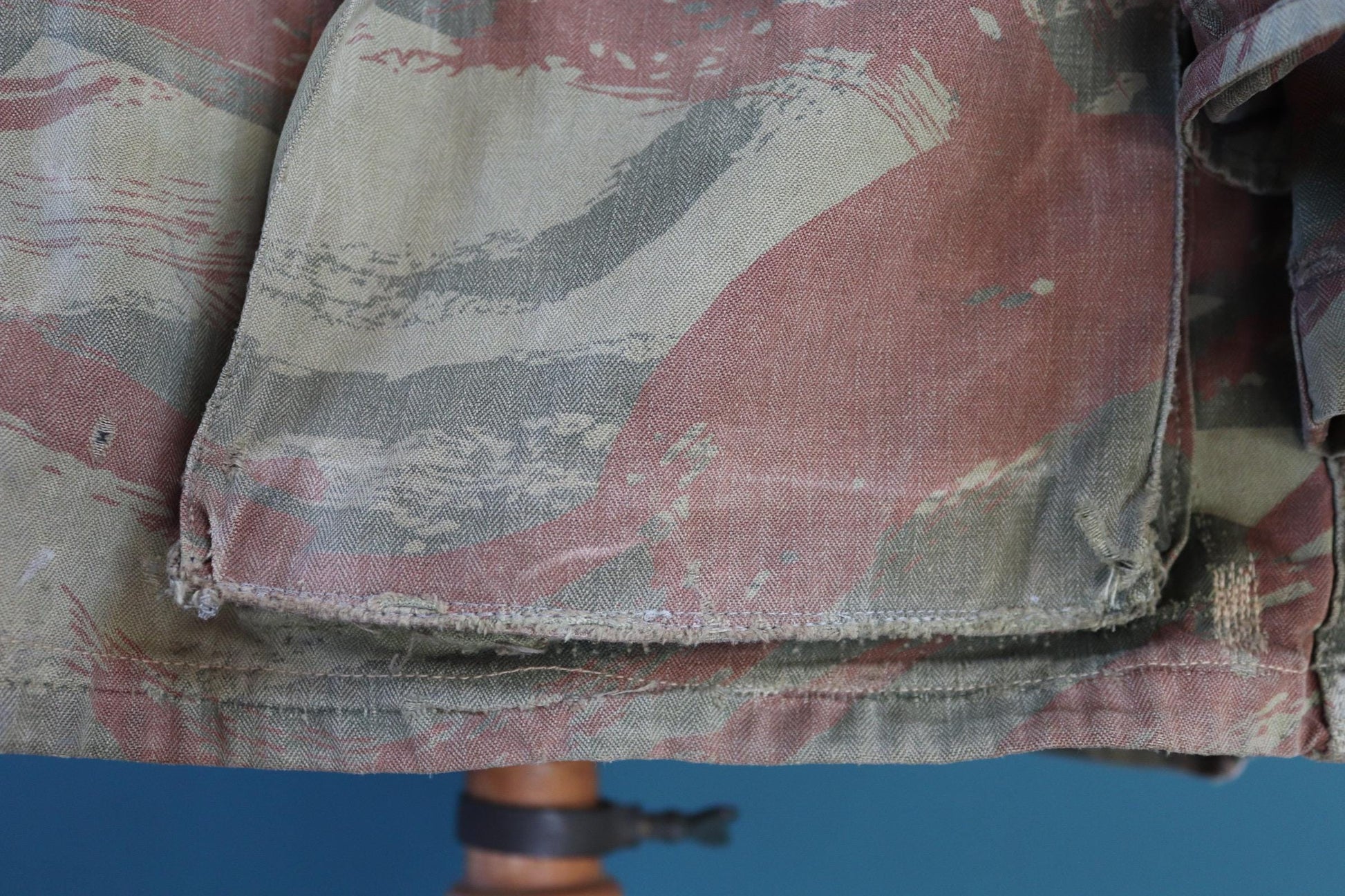 Vintage 1960s French lizard camo jacket - herringbone cotton - military workwear - 50" chest