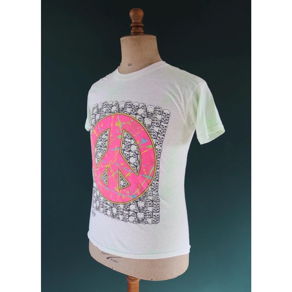 Vintage 1990s peace sign t shirt - tie dye skulls - Fun Wear - 34” chest